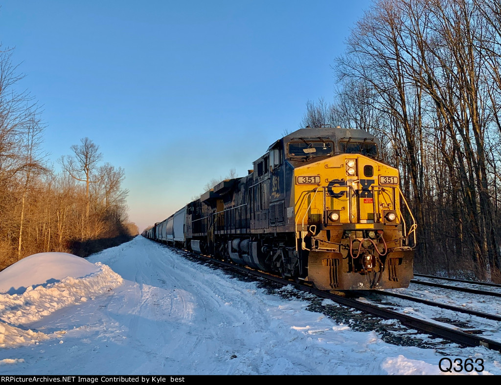 CSX 351 on Q363